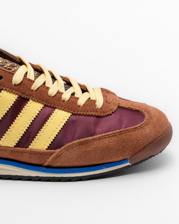 _BAD3596 A. Super Light 72